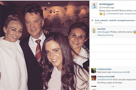 Nữ cầu thủ Man City xin lỗi vì khoe ảnh chụp cùng Van Gaal - 1 Tấm ảnh gây bão cho Duggan
