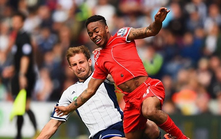 Liverpool đủ sức “thổi lửa” vào MU? - 2 Sterling (áo đỏ) tiếp tục là niềm hy vọng của Liverpool đêm nay