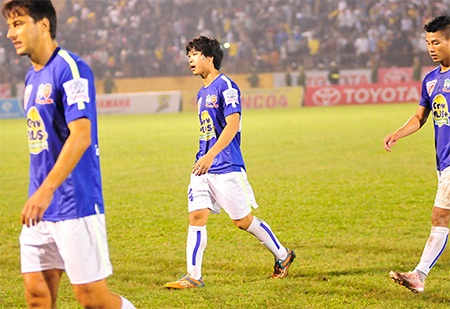 Công Phượng có một trận đấu đáng quên ở sân Vinh