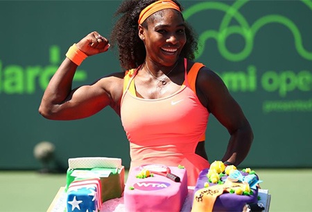 Murray vào bán kết, Serena Williams cán mốc 700 chiến thắng - 2 Niềm vui khi nhận quà của Serena Williams