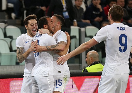 Towsend cứu Anh thoát thua trước Italia - 2 Townsend vui mừng sau khi ghi bàn