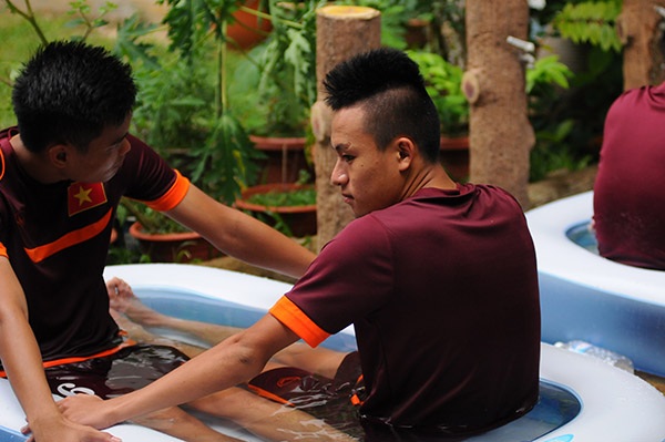 Chiêu đặc biệt giúp cầu thủ U23 Việt Nam hồi phục thể lực - 1 Các cầu thủ U23 Việt Nam sử dụng phương pháp mới để phục hồi thể lực nhanh nhất