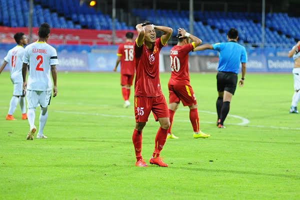 U23 Việt Nam 4-0 U23 Đông Timor (hết giờ) - 2 Sự tiếc nuối sau pha dứt điểm không thành công của Huy Toàn, ảnh: Tiến Đạt