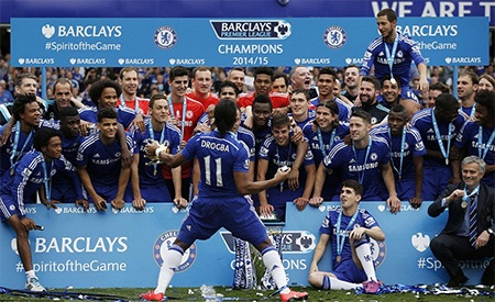 Chelsea ngập tràn hạnh phúc ngày nhận cúp vô địch - 5 Chelsea ngập tràn hạnh phúc ngày nhận cúp vô địch