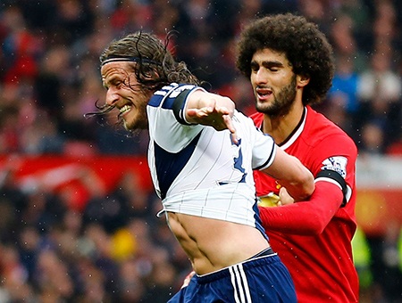 90 phút thất vọng của MU tại Old Trafford - 9 Olson và Fellaini, những cầu thủ to lớn tranh bóng với nhau