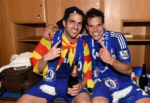 Chelsea rạng ngời trong ngày đăng quang - 13 Fabregas và Azpilicueta, những cầu thủ Tây Ban Nha trong màu áo Chelsea