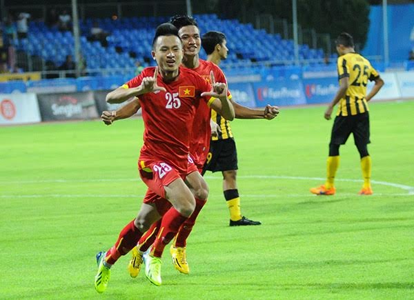 U23 Việt Nam 5-1 U23 Malaysia (hết giờ) - 4 Niềm vui của Huy Toàn sau khi ghi bàn vào lưới U23 Malaysia, ảnh: Tiến Đạt