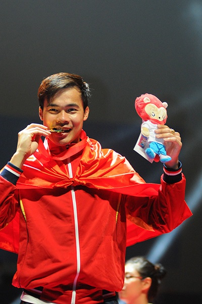 <b style=mso-bidi-font-weight:
normal>An An