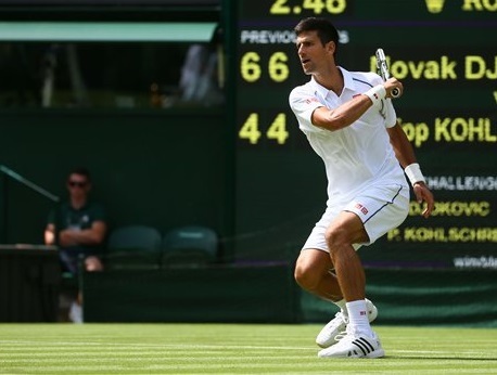 Djokovic mất hai giờ để vượt qua vòng đầu - 1 Djokovic bắt đầu chiến dịch bảo vệ ngôi Vương ở Wimbledon