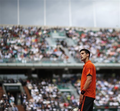 Nadal, Djokovic bước chậm qua "ải đầu" - 2 Djokovic chưa thể thăng hoa ngay vòng đầu