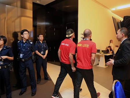 Cầu thủ Đông Timor hoang mang trước nghi án dàn xếp tỷ số - 1 Các cầu thủ Đông Timor từ chối trả lời báo chí