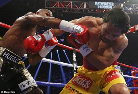 Mayweather đánh bại Pacquiao bằng tính điểm - 14 Pacquiao dính đòn đáp trả của đối thủ