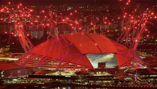 Kết thúc màn biểu diễn là dàn pháo hoa được bắn lên ở Sport Hub