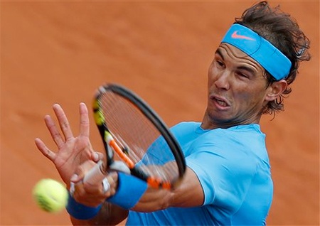 Nadal, Djokovic bước chậm qua "ải đầu" - 1 Nadal đã có chiến thắng nhọc nhằn
