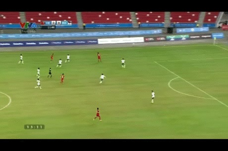 2. Phút 16 - Sút bóng
vọt xà.