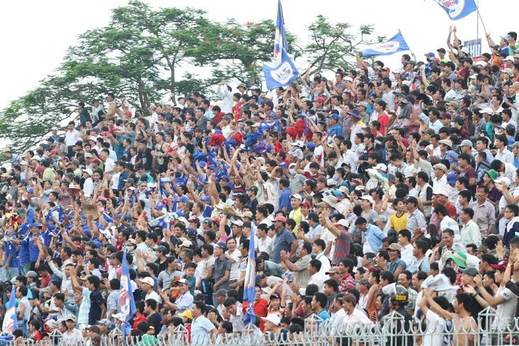 Công Phượng đá hỏng penalty, HAGL đại bại - 2 Đông đảo người hâm mộ Quảng Nam đến theo dõi trận đấu