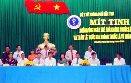 9 quận, huyện ký cam kết thực hiện môi trường không khói thuốc lá