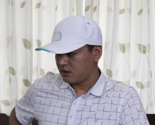 Bắt nghi phạm người Trung Quốc trốn nã đến Cần Thơ mở quán ăn - 1 Đối tượng Lục Bình vừa bị cơ quan chức năng bắt và bàn giao cho phía Trung Quốc