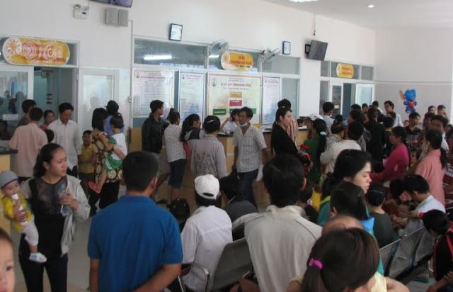 Cần Thơ: Bệnh nhi bị viêm hô hấp nhập viện tăng cao - 1 Những ngày này trung bình mỗi ngày có khoảng 2500 đến 3000 bệnh nhi đến thăm khám và điều trị