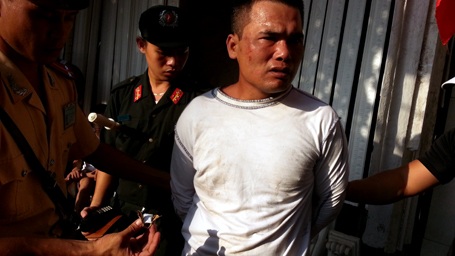 Hà Nội: Ngậm cả cục ma túy trong miệng hòng qua mặt 141 - 1 Đối tượng Quân bị cảnh sát phát hiện giấu ma túy trong miệng.