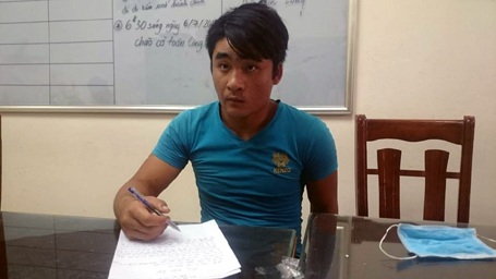 Phan Huỳnh Đức tại cơ quan công an.