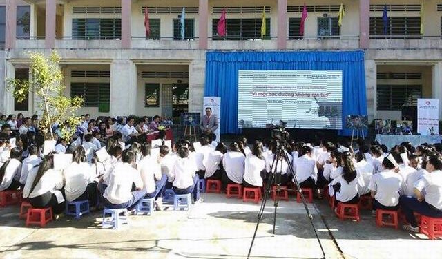 Bến Tre nỗ lực “Vì một học đường không ma túy” - 1 Chương trình truyền thông phòng chống ma túy Vì một học đường không ma túy tại trường THPT Võ Trường Toản, xã Phú Hưng, TP. Bến Tre.