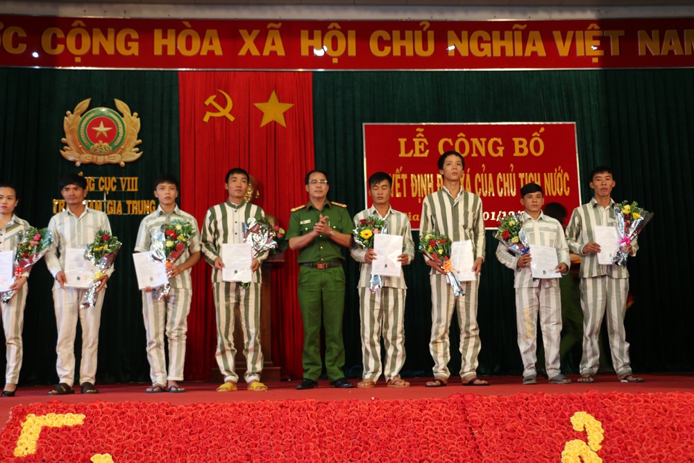 Những phạm nhân chấp hành tốt được tuyên dương, nhận quà