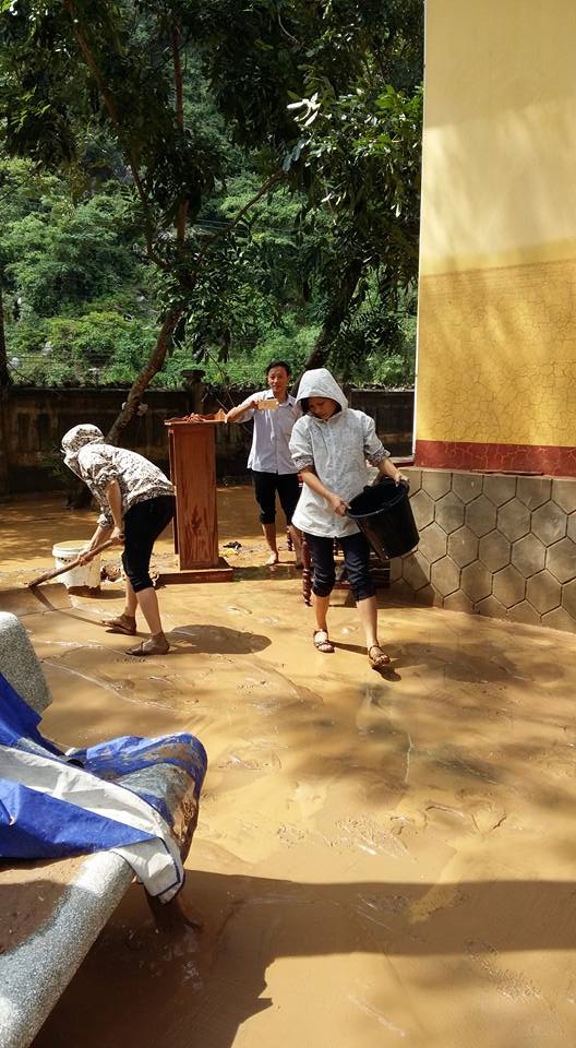 Nhiều trường học ở miền Trung thiệt hại nặng nề sau lũ - 6 Nhiều trường học ở miền Trung thiệt hại nặng nề sau lũ - 6
