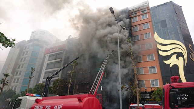 Vụ cháy quán karaoke làm 13 người chết