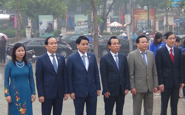 Lãnh đạo Hà Nội dâng hoa tưởng niệm tại Tượng đài Lenin - 4