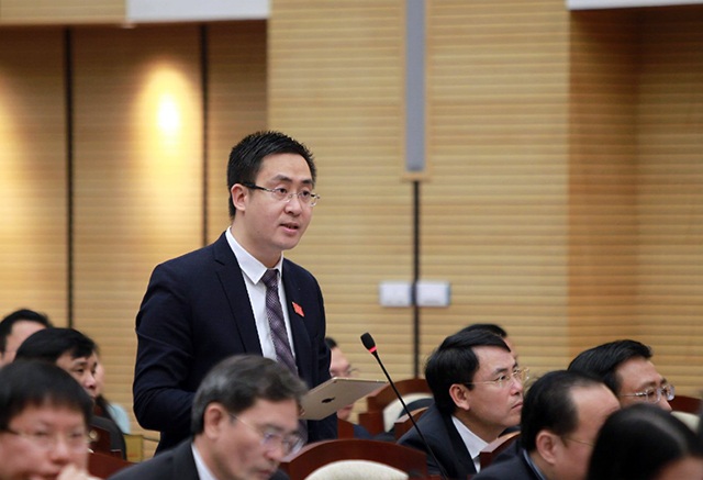 Đại biểu Vũ Ngọc Anh chất vấn về vấn đề cắt tỉa thảm cỏ, cây xanh trên địa bàn Hà Nội