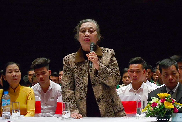 Ký ức về Bác Hồ trong những ngày làm việc ở làng Vạn Phúc - 1 Bà Nguyễn Thị Hà nhớ lại những ngày Bác Hồ về nhà mình ở, làm việc và viết Lời kêu gọi Toàn quốc kháng chiến