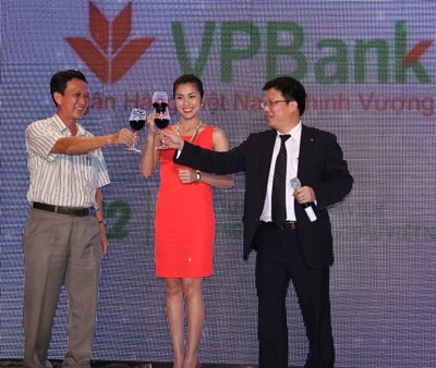 Hà Hồ và Hà Tăng xinh tươi trong “Đêm tri ân” - 1 Hà Hồ và Hà Tăng xinh tươi trong “Đêm tri ân” - 1