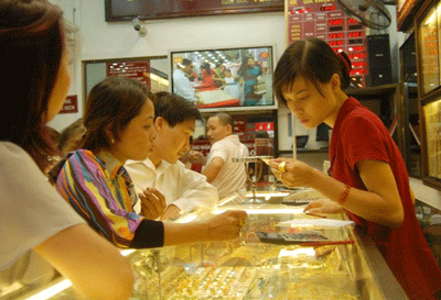 Giá vàng bất ngờ lao dốc mạnh - 1