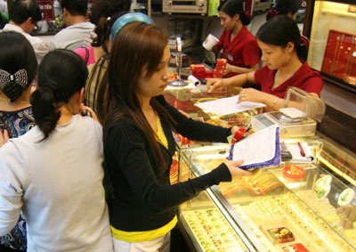 Giá vàng tăng vọt phiên khai Xuân - 1 Giá vàng tăng vọt phiên khai Xuân - 1