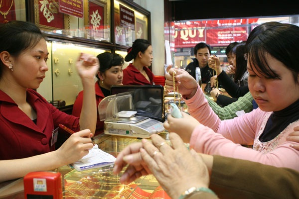 Vàng tiếp tục tăng theo xu hướng thế giới - 1 Vàng tiếp tục tăng theo xu hướng thế giới