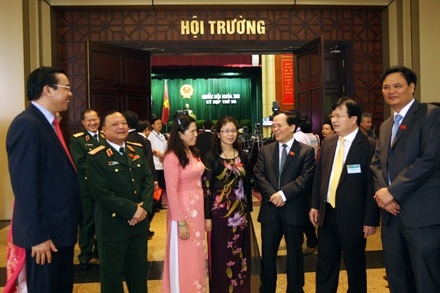 Chống rửa tiền: Ngân hàng hay công an?