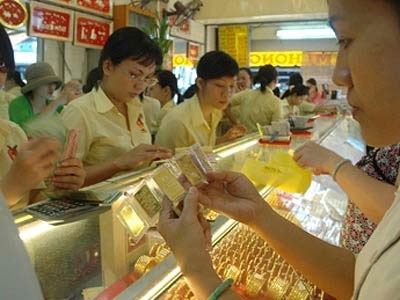 Vàng “nội” chênh 2,4 triệu đồng/lượng so với vàng “ngoại” - 1 Vàng “nội” chênh 2,4 triệu đồng/lượng so với vàng ngoại