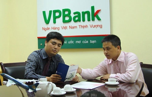 Đến với VPBank, khách hàng được tư vấn nhiệt tình, tận tâm về các gói sản phẩm.