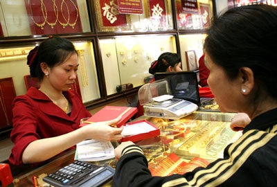 Giá vàng tăng, vượt mốc 47 triệu đồng - 1 Giá vàng tăng lên mức 47,05 triệu đồng/lượng.