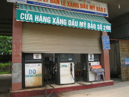 Chính phủ yêu cầu làm rõ việc cây xăng găm hàng - 1 Trước mỗi lần tăng giá, các cây xăng lại treo biển ... hết xăng.