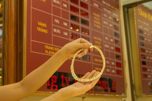 Kinh doanh vàng sẽ bị đánh thuế tiêu thụ đặc biệt? - 1 NHNN đề xuất đánh thuế đối với mặt hàng vàng (ảnh: Q.Đ).