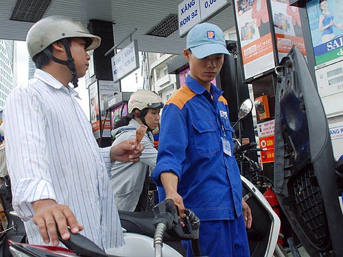 Vẫn chưa giảm giá xăng dầu (ảnh minh họa).