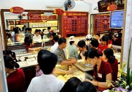 Vàng tiếp tục tăng giá ở mức cao - 1 Giá vàng hướng về mốc 47 triệu đồng/lượng.