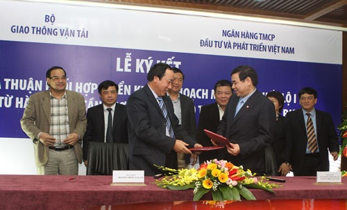 Quang cảnh buổi lễ ký kết.