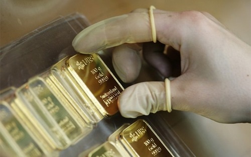 Giá vàng đồng loạt giảm trong ngày đầu "siết" kinh doanh vàng miếng - 1 Sáng nay, vàng giảm hơn 100.000 đồng/lượng.