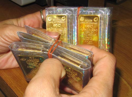 Giá vàng tiếp tục giảm mạnh - 1 Giá vàng liên tục lao dốc trong mấy phiên gần đây (ảnh minh họa).