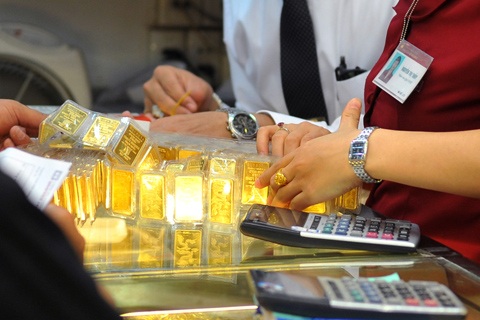 Ngân hàng nhà nước ra chỉ thị ổn định thị trường vàng - 1 Chênh lệch giá vàng trong nước vẫn cao hơn trên 3 triệu đồng/lượng so với quốc tế.