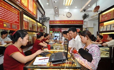 Giá vàng tiếp tục tăng, chênh lệch gần 6 triệu đồng/lượng - 1 Giá vàng trong nước vẫn cao hơn thế giới gần 6 triệu đồng/lượng.