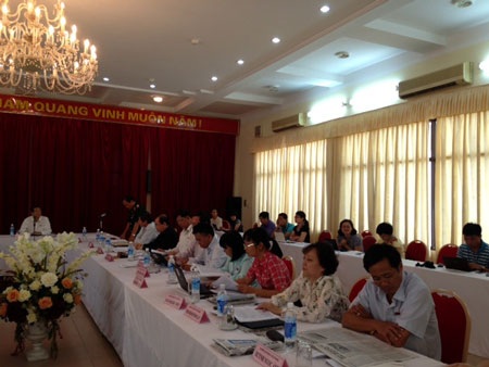 "Cứu" doanh nghiệp FDI "đang sống phải chết": Lo ngại cơ chế xin cho - 1 Đoàn đại biểu TPHCM thảo luận tại tổ, sáng 28/5 (ảnh: An Hạ).